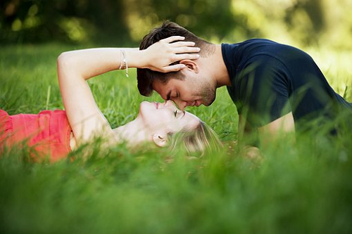 夢占いで知らない男性とイチャイチャする夢 好きな夢は 夢占い説明書