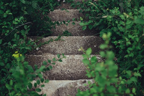 夢占い 石 割れる 階段
